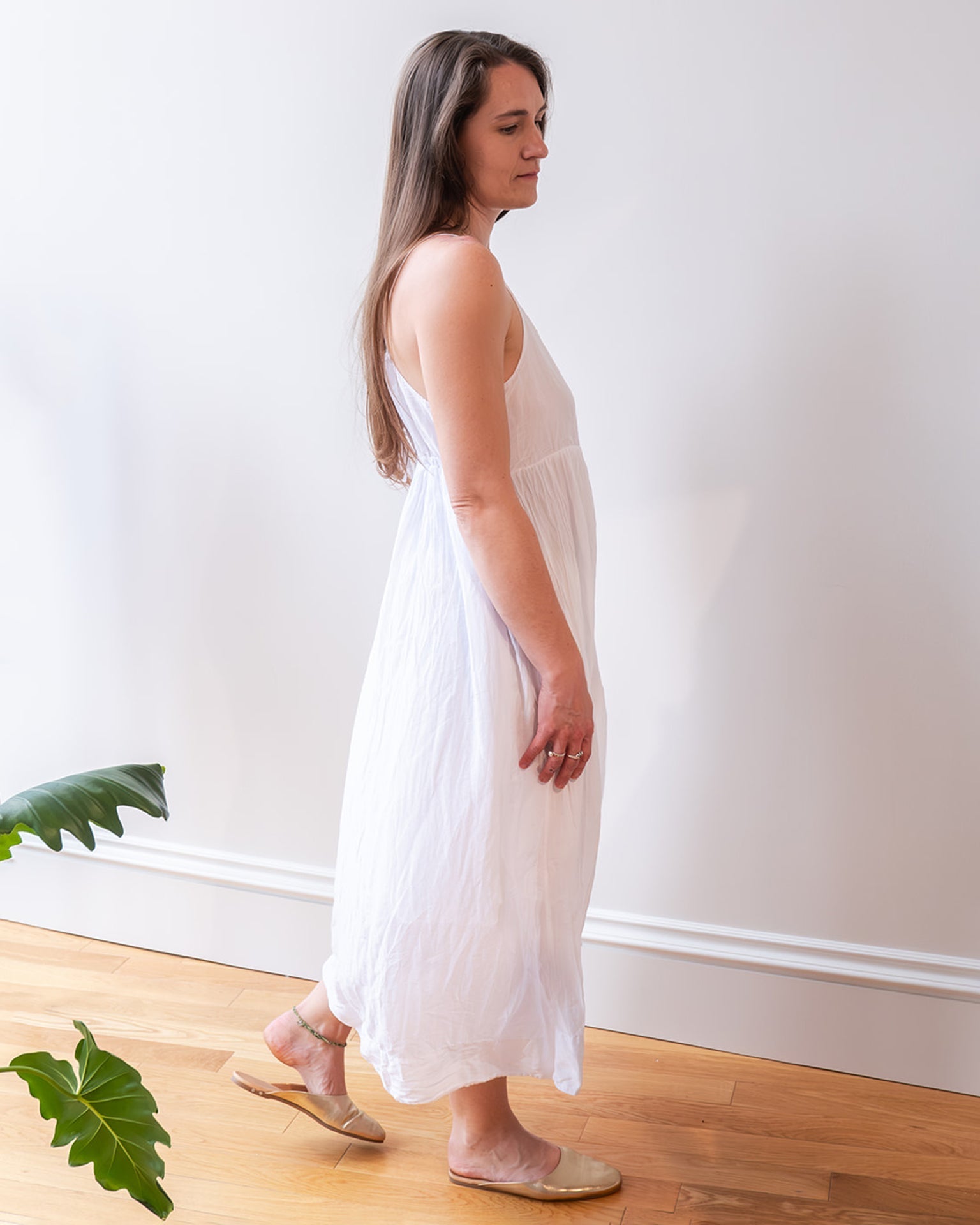 white cotton spaghetti strap dress Eva in Silk Style Season Description:FALL 2026 DELIVERY 1 Pockets at hips.Lined.Softly ruched Color:IVORY Lilac Black Tulle A-line