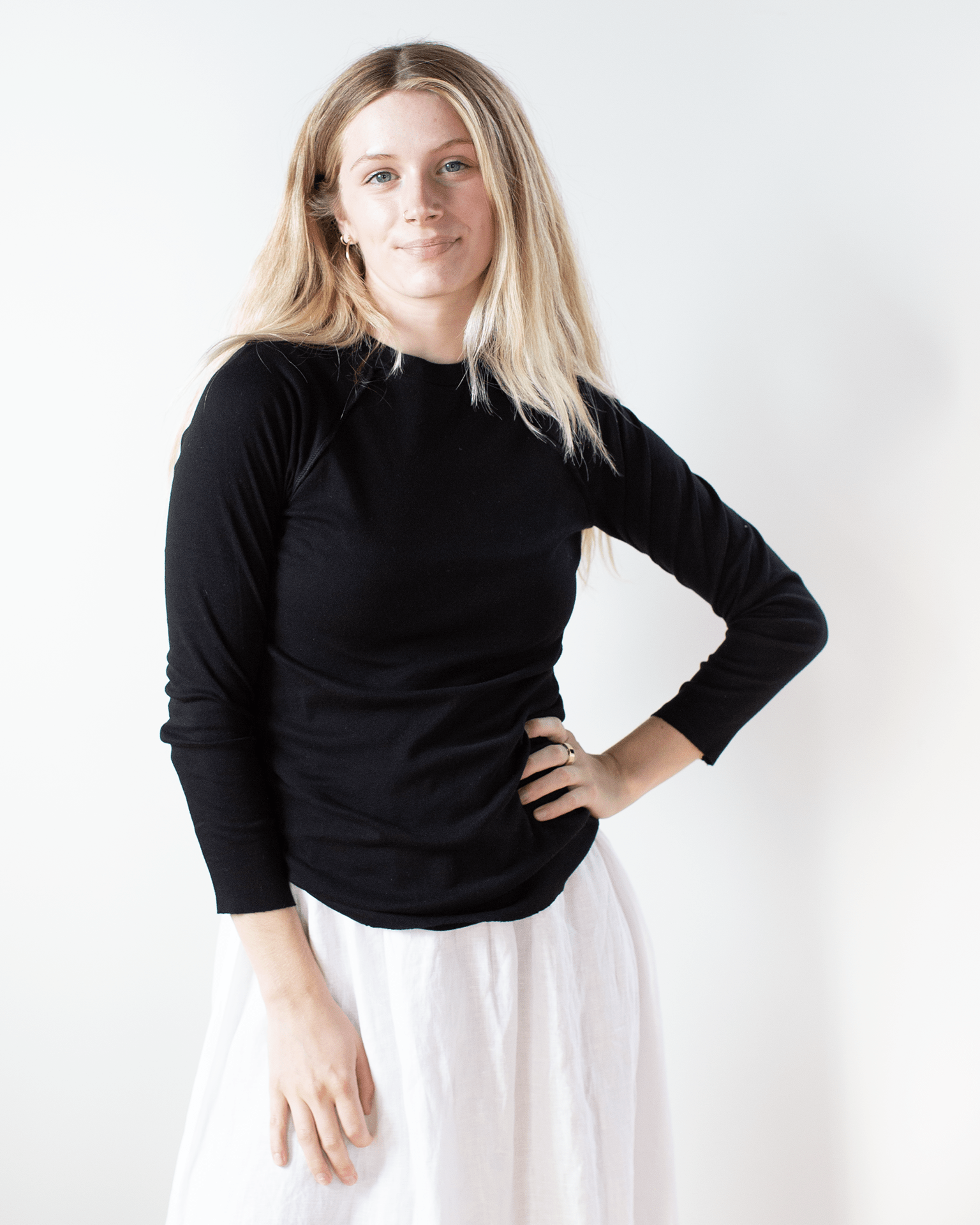 Aria Fitted Rib Raglan Crew T in Black