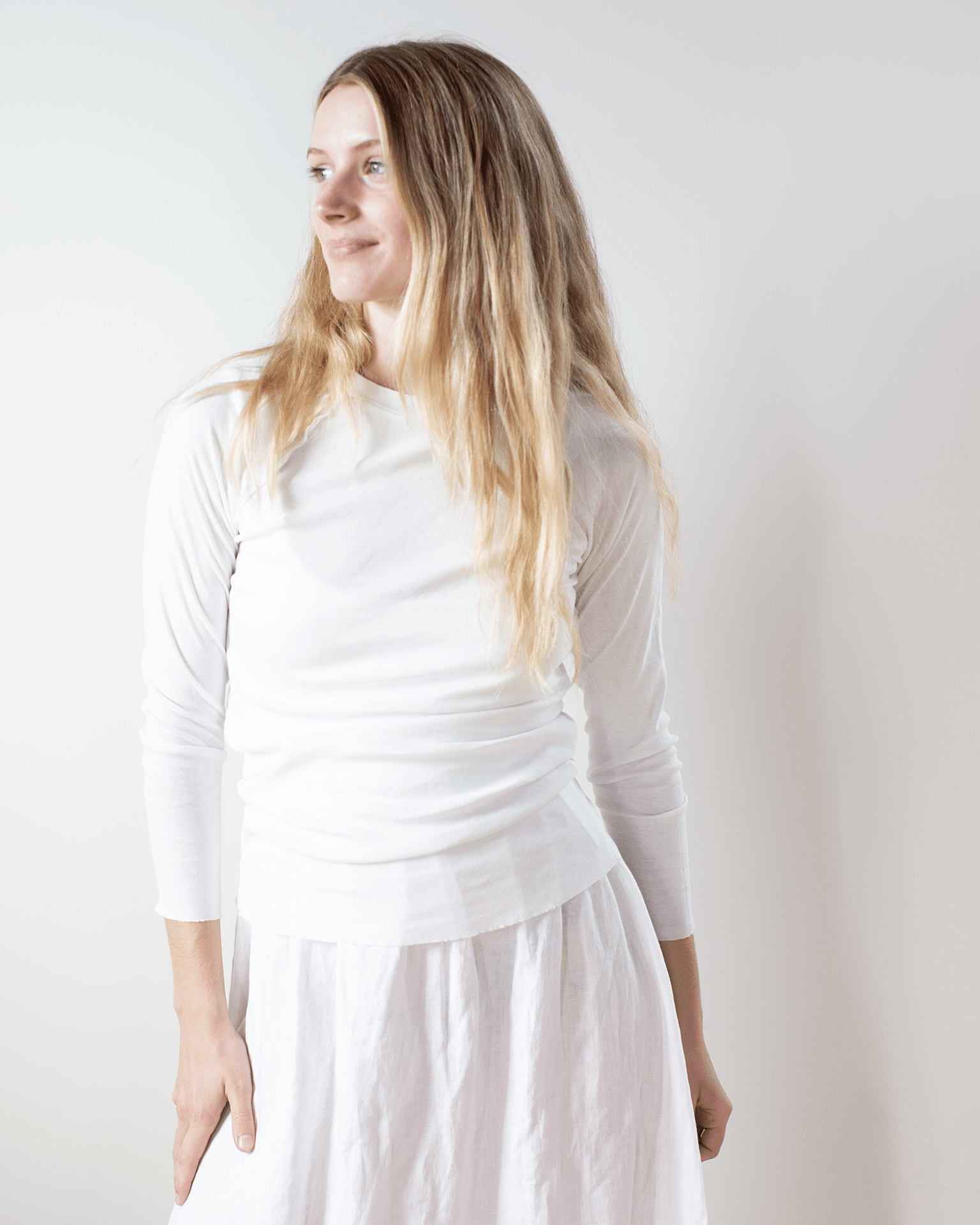 Aria Fitted Rib Raglan Crew T in Chalk