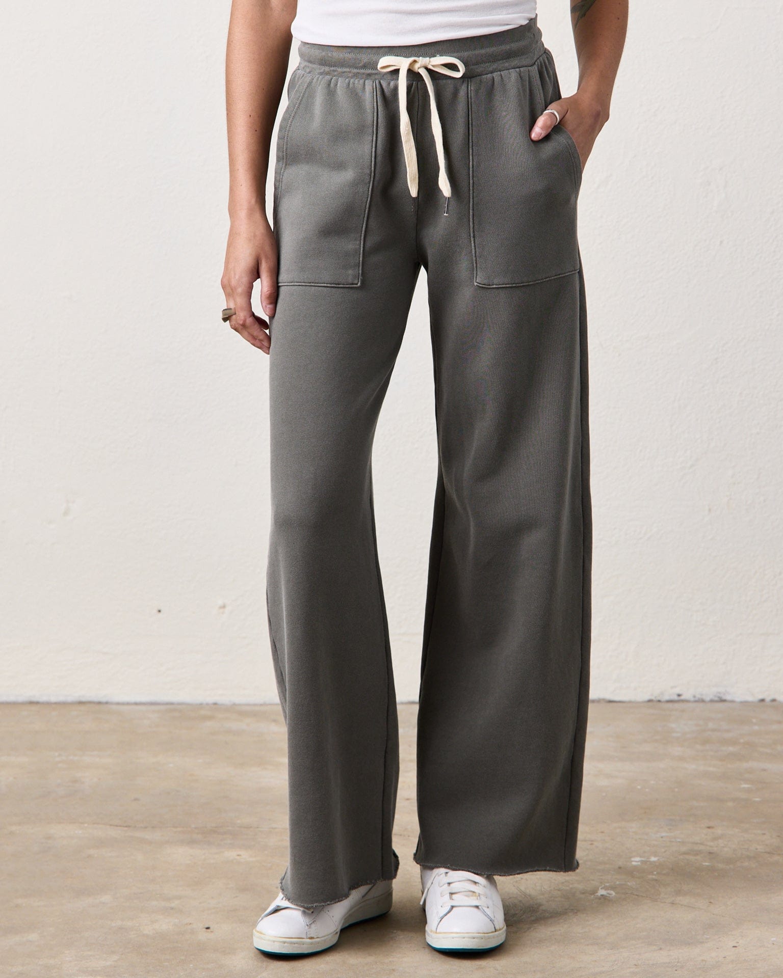 Franky Drawstring Baker Sweats in Faded Olive – Bliss Boutiques