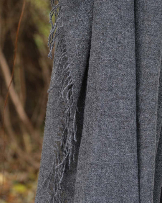 Oats & Rice Cashmere Wrap in Dark Grey 