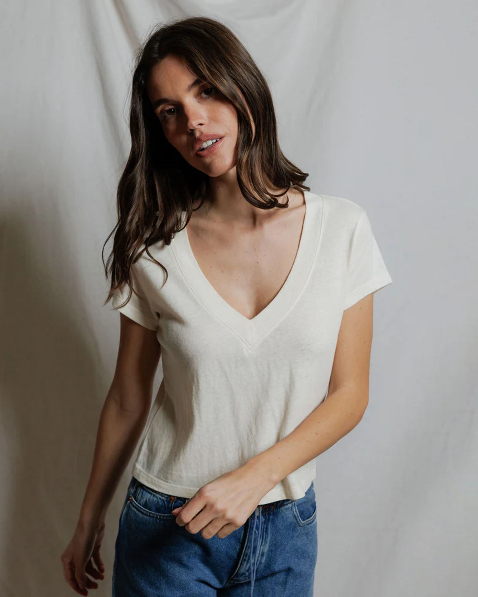 Val - Hemp Milk Cotton V Neck Tee in Natural