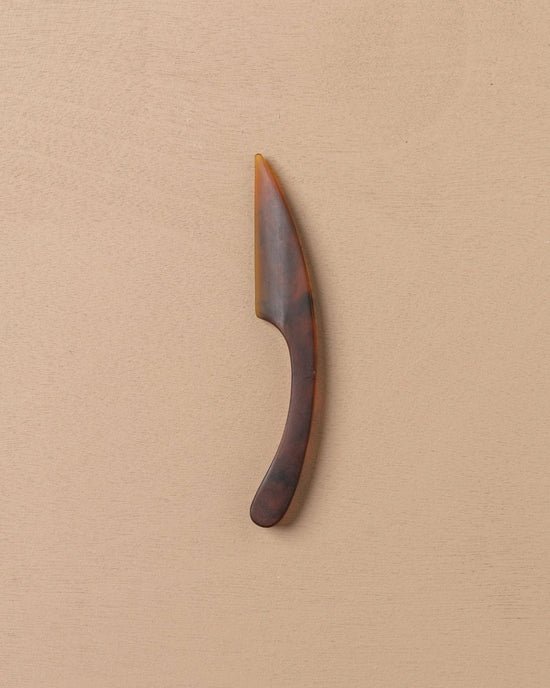 Saarde Flow Cheese Knife in Earth 
