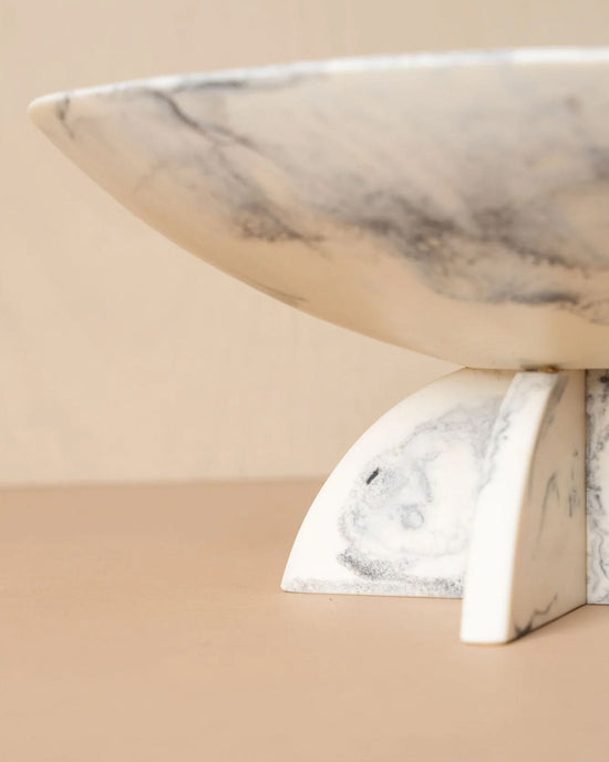 Saarde Flow Resin Fruit Bowl in Merle 