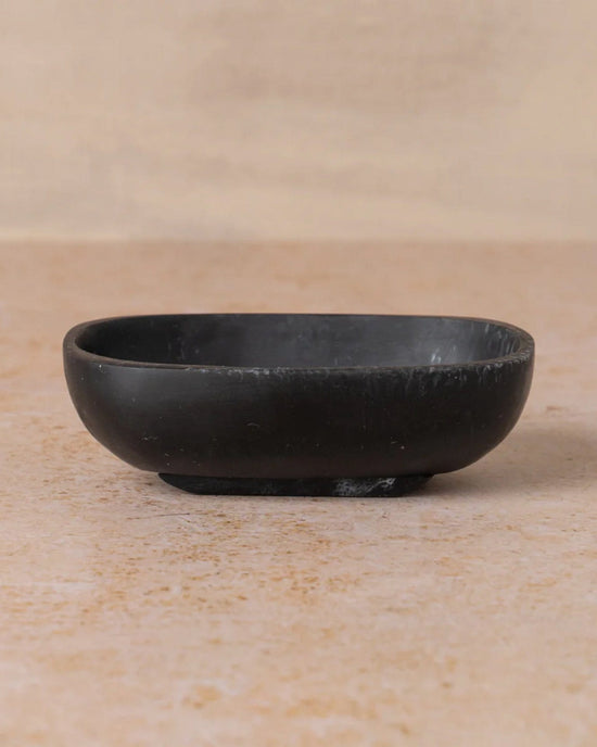 Saarde Flow Resin Soap Dish in Ash Black 