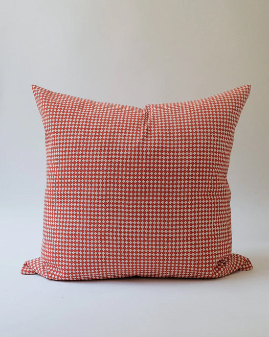 Soil to Studio Home Rojo / 22X22 Rekha Linen Pillow - 22 x 22 in Rojo