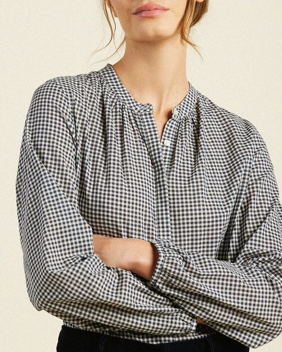 Trovata Birds of Paradis Aubree Blouse in Inkwell Gingham 