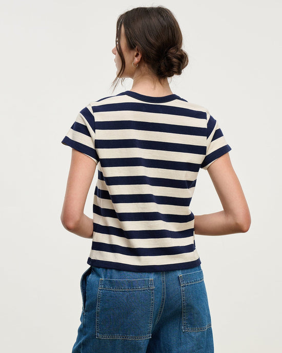 Velvet by Graham & Spencer Anais S/S Crew Neck Top in Navy 