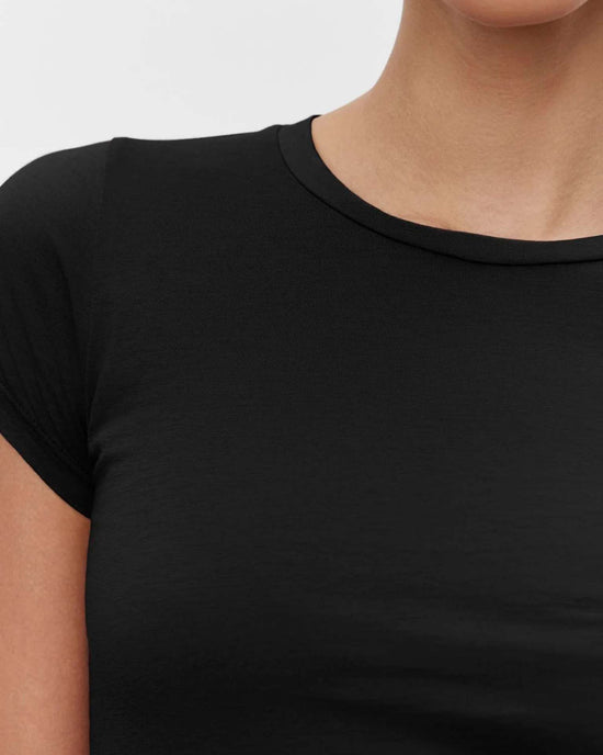Velvet by Graham & Spencer Jemma S/S Crew Neck Top in Black 
