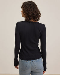 Velvet by Graham & Spencer Mauri L/S Crew Neck Top in Black 