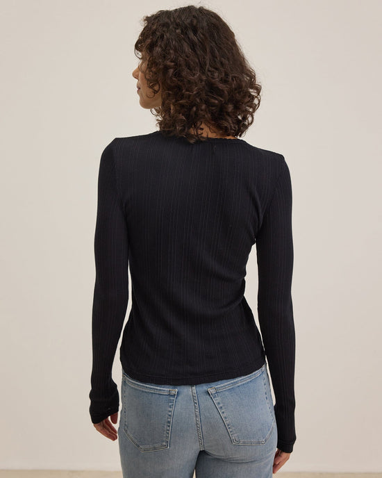 Velvet by Graham & Spencer Mauri L/S Crew Neck Top in Black 