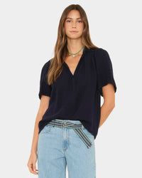 XiRENA Clothing Rylee Top in North Star