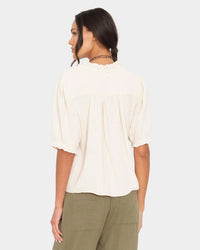 XiRENA Jenna Shirt in Oysterette 2 - Bliss Boutiques
