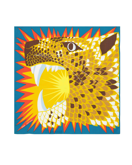 Graphic illustration of a stylized serpent head with a vibrant, radiating pattern on an Inoui Editions Square 65 Neofelis in Yellow bandana, 65cm X 65cm.