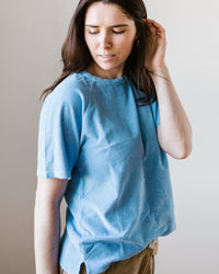 Woman in a slim-fit Hartford Temery Shirt in Wave blue t-shirt standing against a neutral background.
