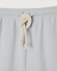 Close-up of a drawstring knot on gray American Vintage Happy Life Shorts in Nuage Vintage sweatpants.