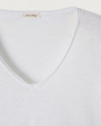 Close-up of a white Sonoma V Tee in Blanc organic cotton tee by American Vintage with a visible brand label.