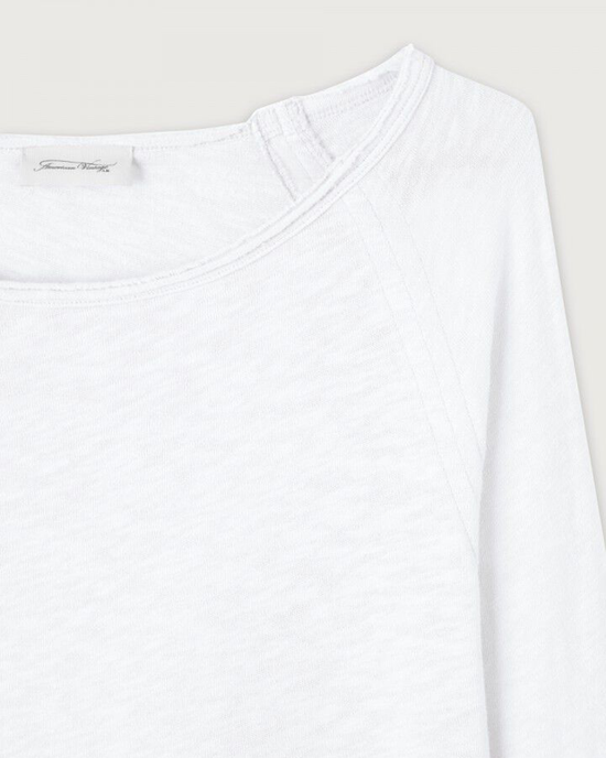 Close-up of a Sonoma L/S Scoop in Blanc top's collar and shoulder seam, made from organic cotton by American Vintage.