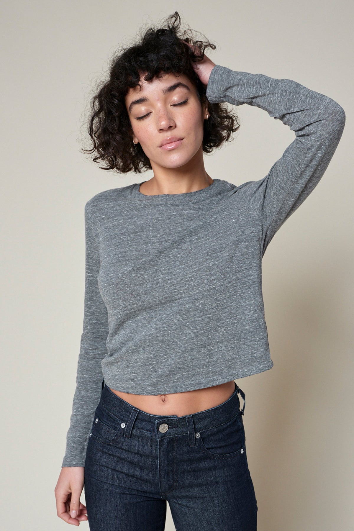 AMO Clothing L/S Babe Tee in Heather Grey