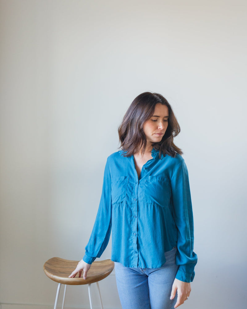 Bella Dahl Clothing Del Mar Two Pkt Button Down in Teal Ocean