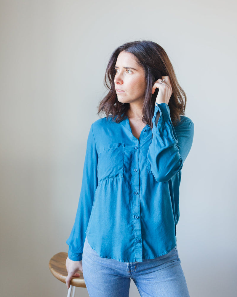 Bella Dahl Clothing Del Mar Two Pkt Button Down in Teal Ocean