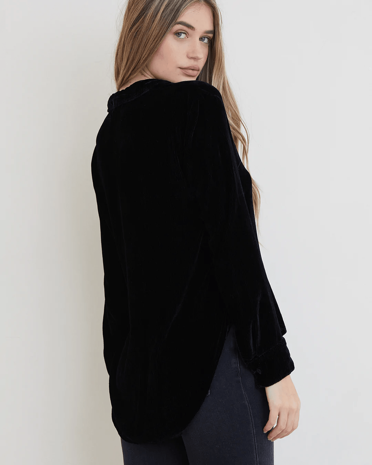 Bella Dahl Clothing Long Sleeve Clean Shirt in Black