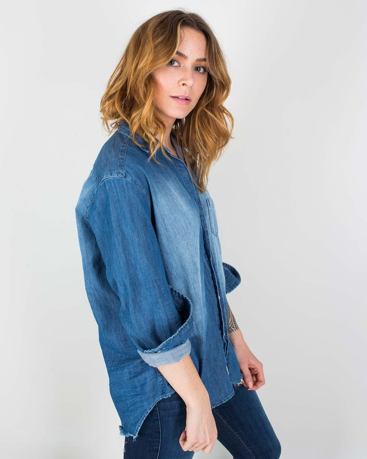 Frank & Eileen Tops Eileen Relaxed Button Down In Distressed Vintage Wash
