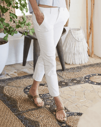 Frank & Eileen Clothing Wicklow in White Performance Denim