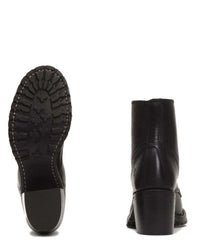 FRYE Sabrina 6G Lace Up in Black 