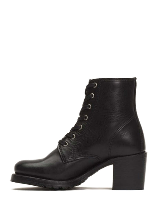 FRYE Sabrina 6G Lace Up in Black 