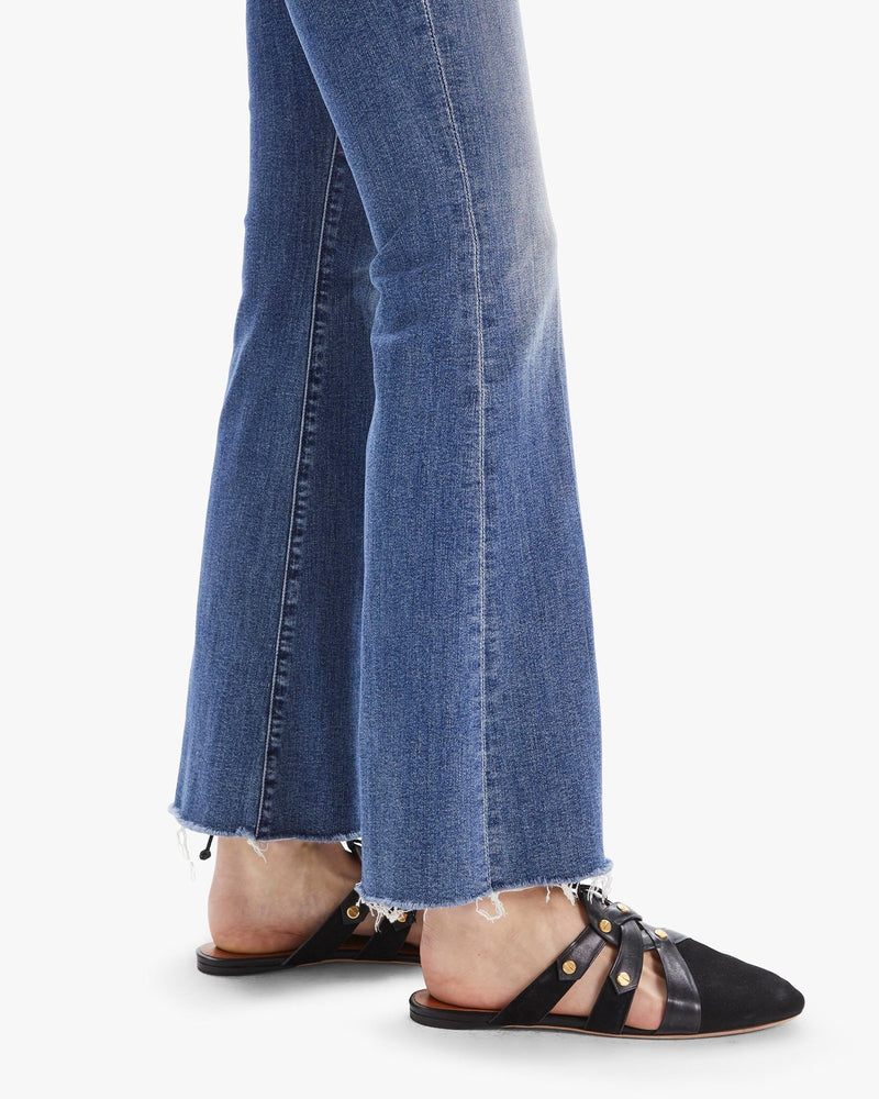 Mother Denim The Weekender Fray in Walking On Coals