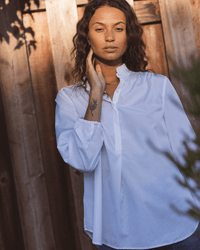 Trovata Birds of Paradis Sara B Henley Shirt in White 