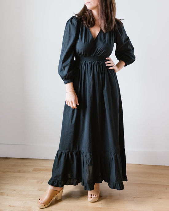 XiRENA Clothing Ashlyn Dress in Black