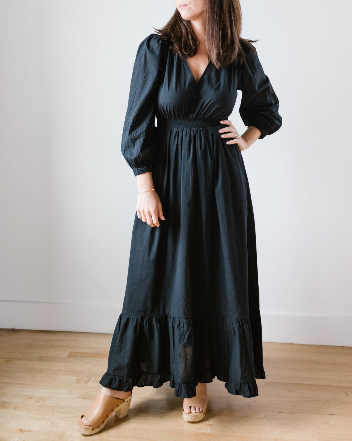 XiRENA Clothing Ashlyn Dress in Black