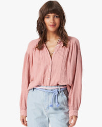 XiRENA Clothing Atlee Shirt in Sugar